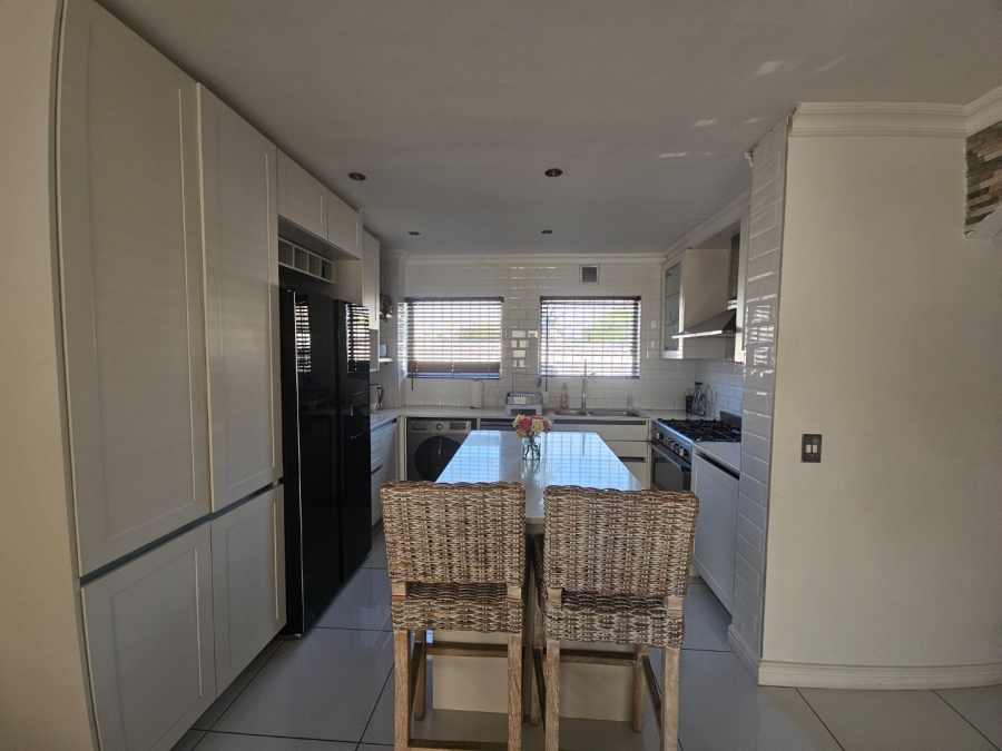 4 Bedroom Property for Sale in Marina Da Gama Western Cape